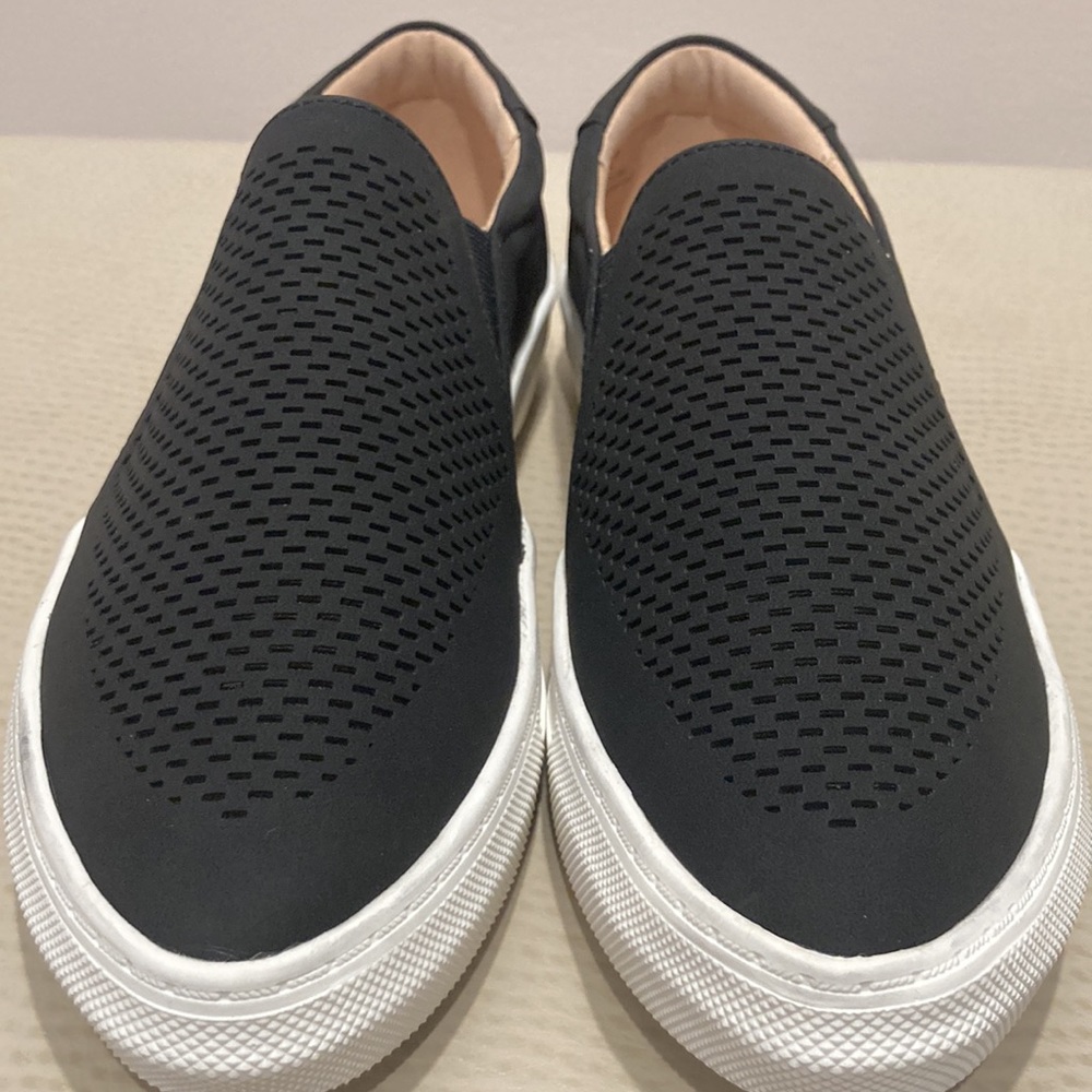 Journee Collection Faybia Sneaker